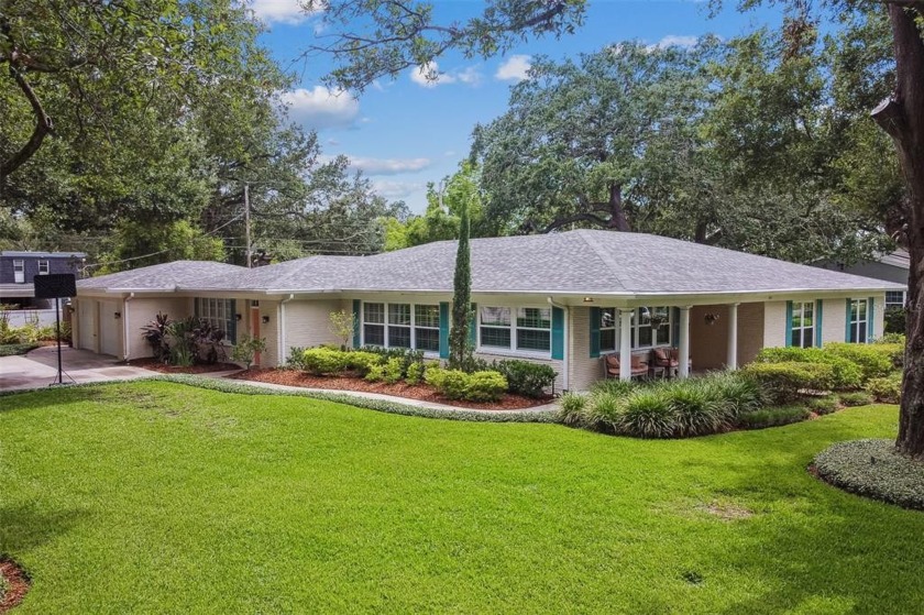 CLICK ON THE LINK ABOVE FOR VIRTUAL TOUR!  This traditional - Beach Home for sale in Tampa, Florida on Beachhouse.com