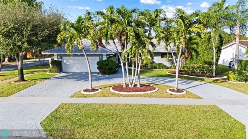 This 3-bedroom, 2-bath home with a 2-car garage sits on an - Beach Home for sale in Hollywood, Florida on Beachhouse.com