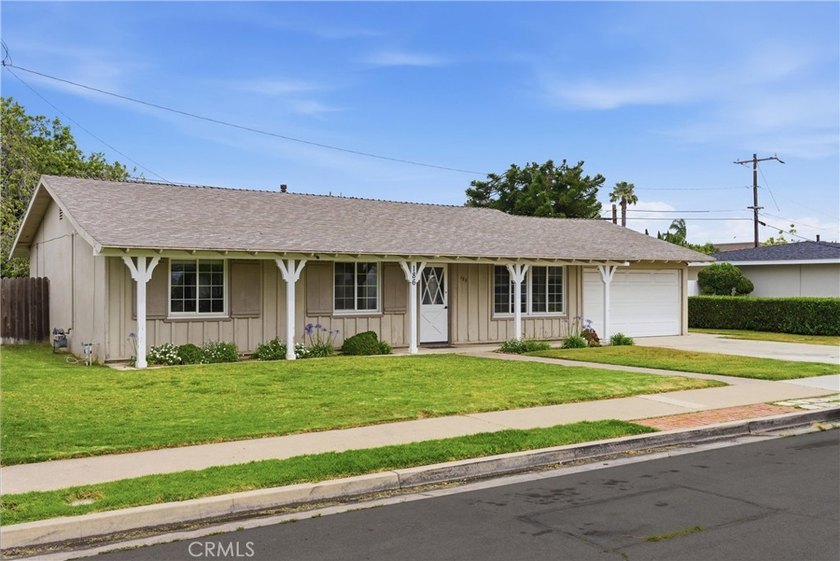 This 3 bed 2 bath charming ranch home is located on one of the - Beach Home for sale in Costa Mesa, California on Beachhouse.com