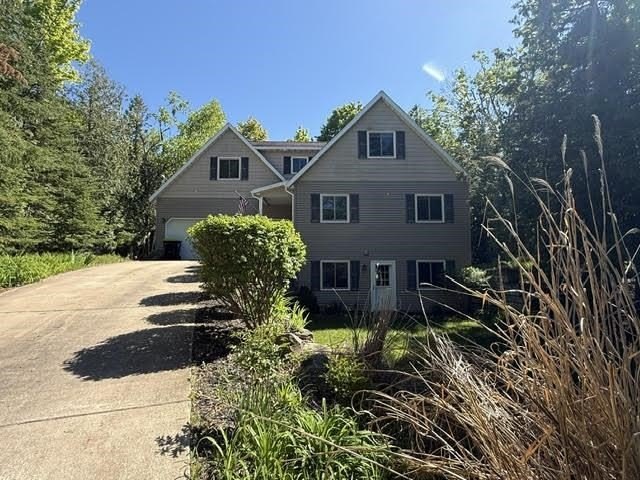 This turnkey Lake Michigan access home offers the perfect - Beach Home for sale in Charlevoix, Michigan on Beachhouse.com