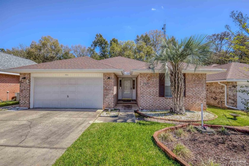Welcome to this well-maintained 3-bedroom, 2-bathroom home - Beach Home for sale in Pensacola, Florida on Beachhouse.com