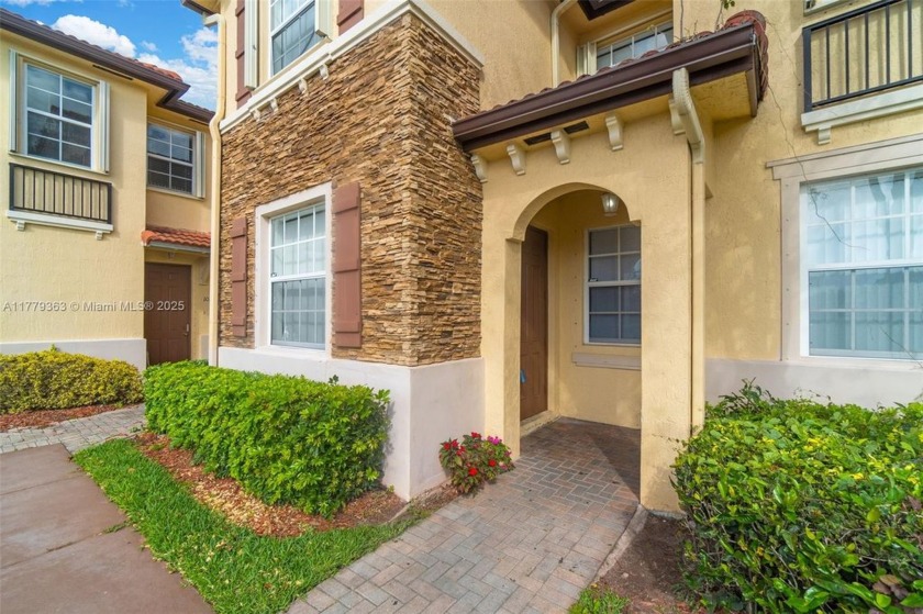 Step into this beautifully updated townhouse with a fresh - Beach Townhome/Townhouse for sale in Homestead, Florida on Beachhouse.com