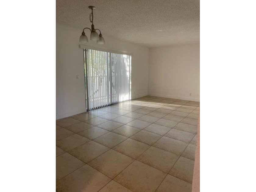 INVESTORS!! Here is an amazing condo recently painted and - Beach Condo for sale in West Palm Beach, Florida on Beachhouse.com