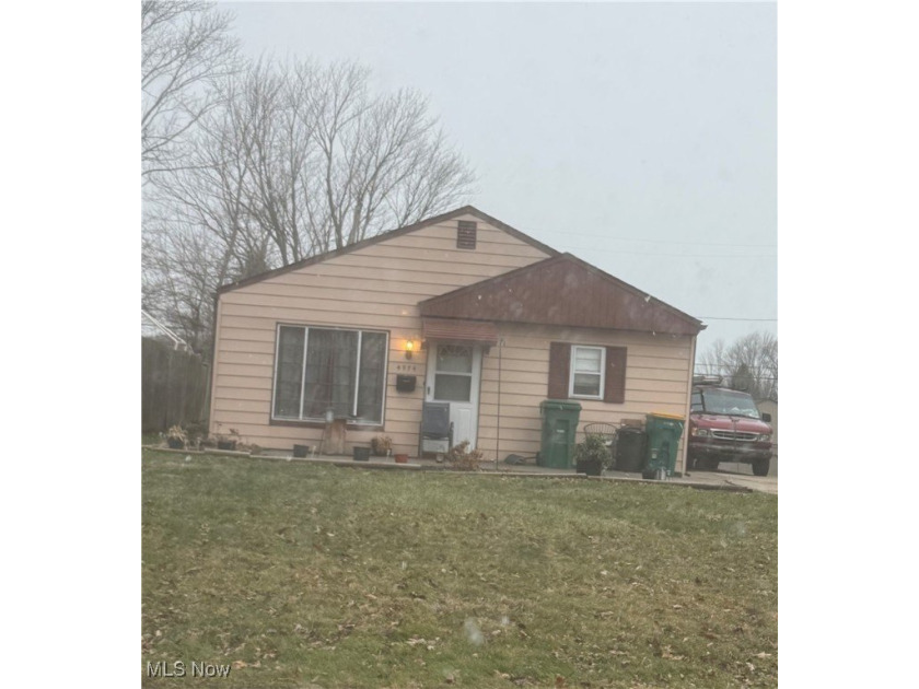Remodeled three bedroom bungalow with full bathroom and room to - Beach Home for sale in Mentor, Ohio on Beachhouse.com