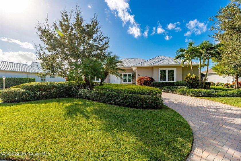 3BR/2BA/2CG lakefront home, circular driveway and impeccably - Beach Home for sale in Sebastian, Florida on Beachhouse.com