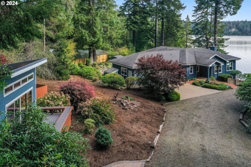 This stunning 3,536 SqFt luxury home is situated on over 380 - Beach Home for sale in Florence, Oregon on Beachhouse.com