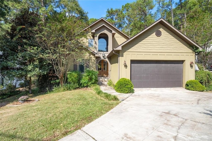 Custom-built in 2007 in Lake Forest, this beautiful home has - Beach Home for sale in Daphne, Alabama on Beachhouse.com