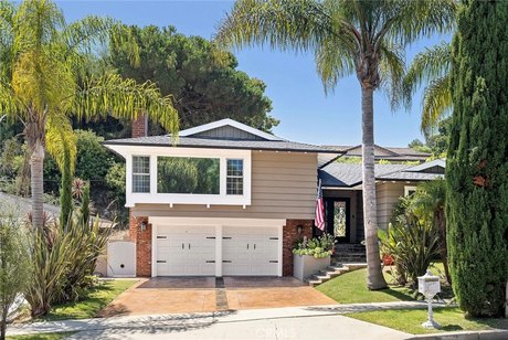 Welcome to this Exquisite Palos Verdes Pool Home. Offering - Beach Home for sale in Rancho Palos Verdes, California on Beachhouse.com