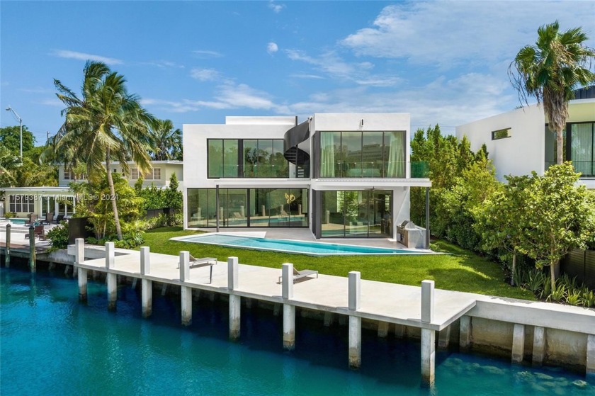 BRAND-NEW LUXURY HOUSE with EXCLUSIVE WATERFRONT on N BAY RD - Beach Home for sale in Miami Beach, Florida on Beachhouse.com