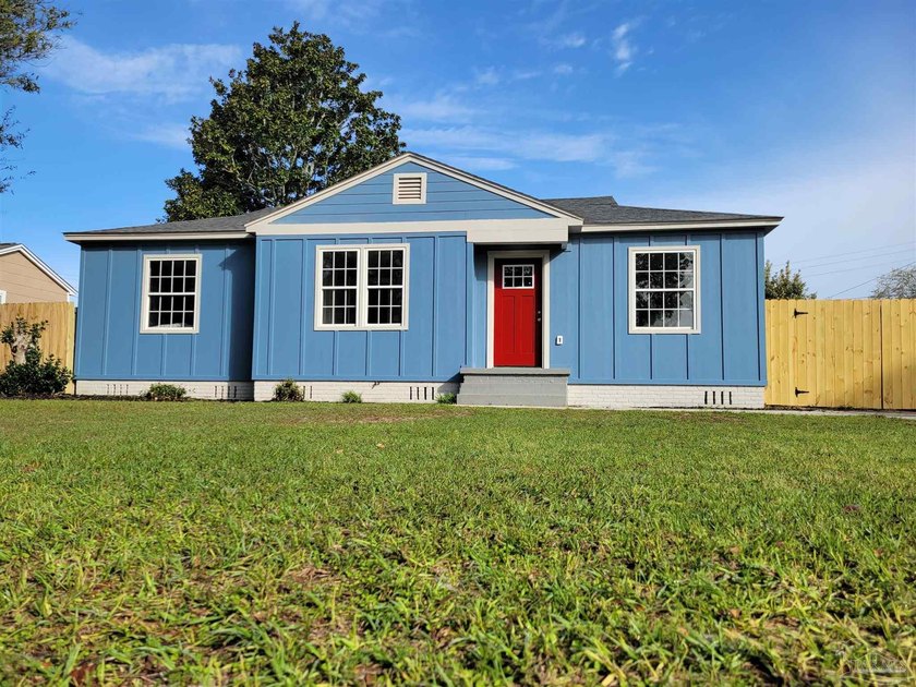 Welcome Home! This 3 bedroom, 2 bathroom Navy Point cottage has - Beach Home for sale in Pensacola, Florida on Beachhouse.com