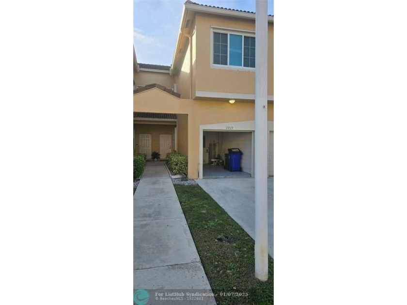 Stunning & spacious 3 bedroom 2.5-bathroom townhouse with - Beach Condo for sale in Margate, Florida on Beachhouse.com