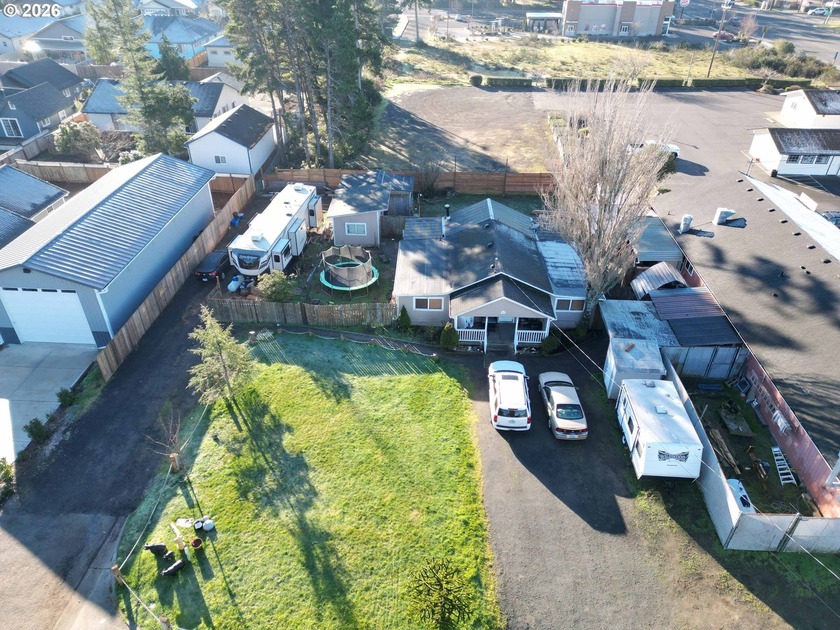 Charming 2-bedroom, 1-bath home located in the heart of Florence - Beach Home for sale in Florence, Oregon on Beachhouse.com