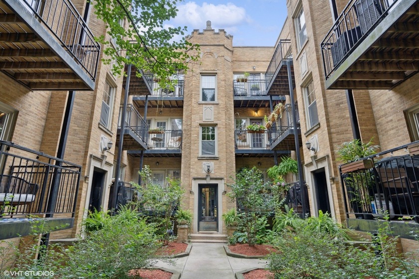 OFFERS DUE 3 PM MONDAY MARCH 2 Bright and spacious top-floor - Beach Condo for sale in Chicago, Illinois on Beachhouse.com