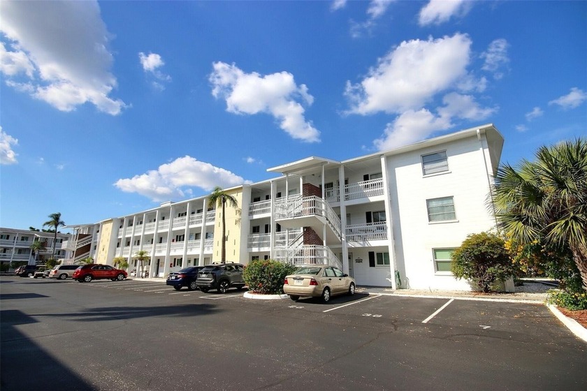 Welcome to this freshly renovated one-bedroom, one-bath condo - Beach Condo for sale in Bradenton, Florida on Beachhouse.com
