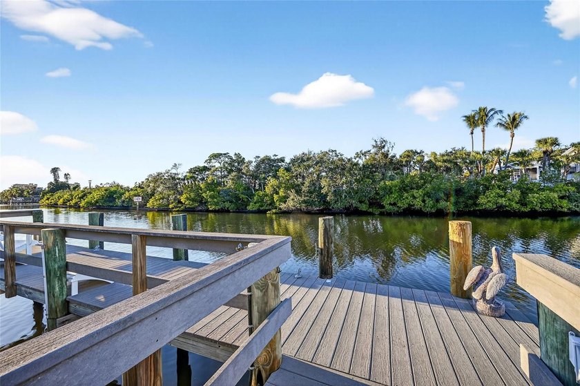 Nestled on a quiet cul-de-sac in Sarasota, this stunning - Beach Home for sale in Sarasota, Florida on Beachhouse.com