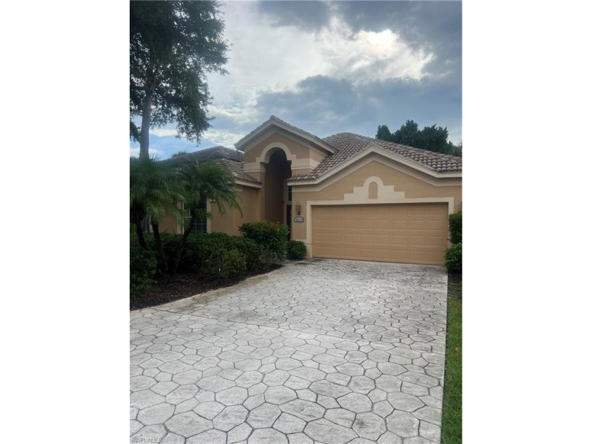 Wow! Looking for a renovation opportunity in Bonita Springs This - Beach Home for sale in Bonita Springs, Florida on Beachhouse.com