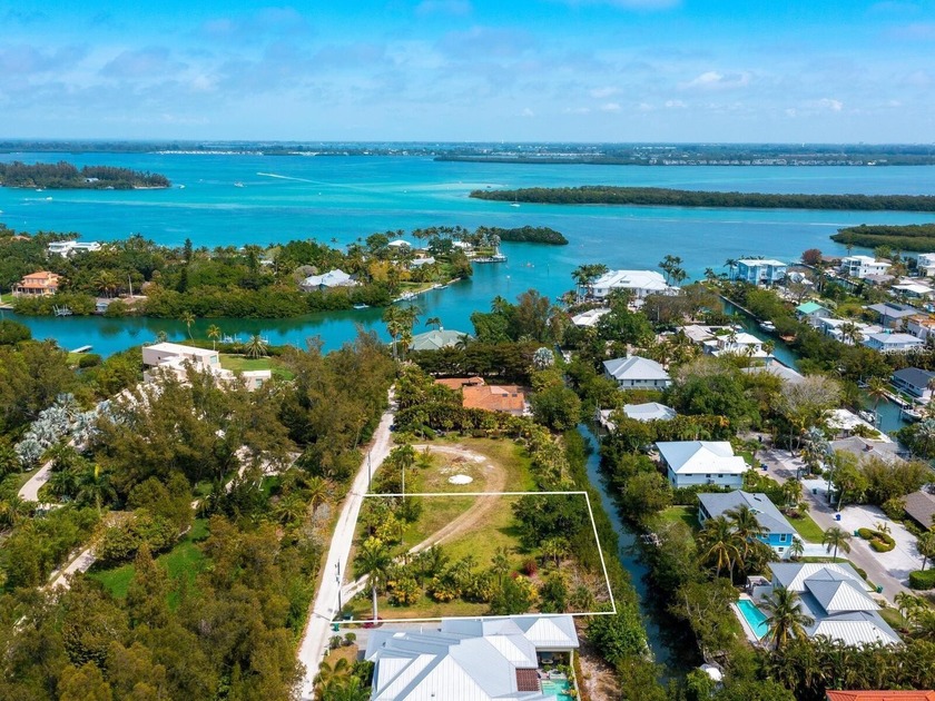 Privacy is key for this sprawling, estate-size lot tucked down a - Beach Lot for sale in Longboat Key, Florida on Beachhouse.com