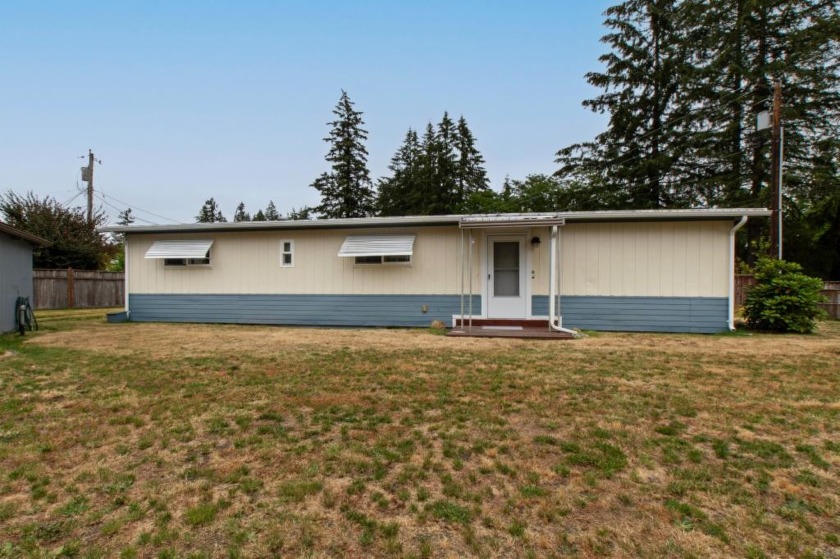 Well maintained 2 bedroom, 1.75 bath doublewide in quiet 55+ - Beach Home for sale in Olympia, Washington on Beachhouse.com