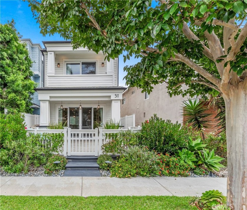 Welcome to your dream beach home, where luxury meets coastal - Beach Home for sale in Huntington Beach, California on Beachhouse.com