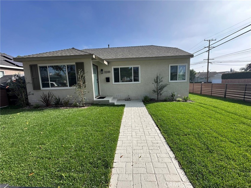 Stunning UPDATED 3 bed 2 bath home located in the desirable - Beach Home for sale in Long Beach, California on Beachhouse.com