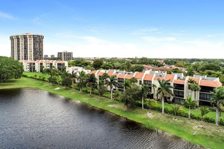 Don't miss the opportunity to own a piece of paradise in a - Beach Condo for sale in West Palm Beach, Florida on Beachhouse.com