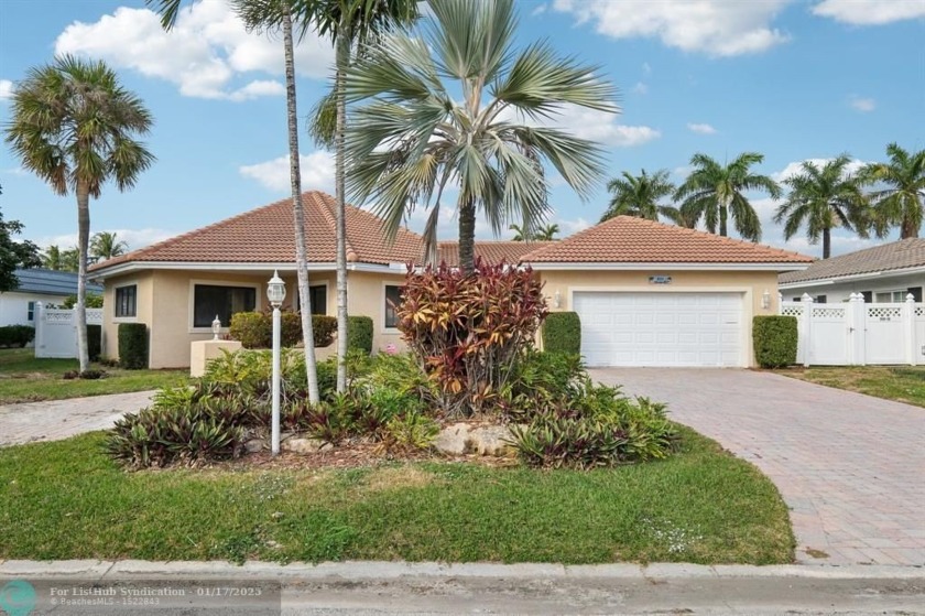 Deepwater home east of Bayview Drive in The Landings. 85 feet of - Beach Home for sale in Fort Lauderdale, Florida on Beachhouse.com