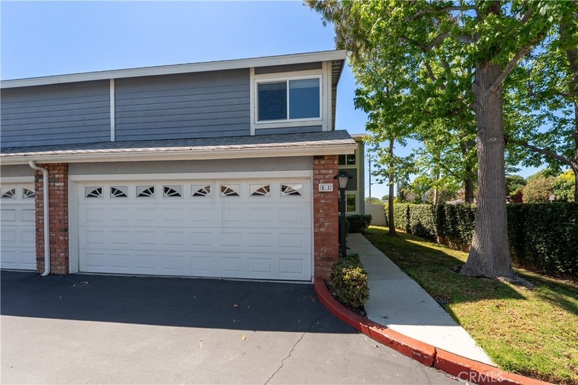 Welcome to this beautifully upgraded end-unit residence in the - Beach Condo for sale in Costa Mesa, California on Beachhouse.com