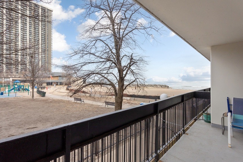 Rarely available 3 bed 2 full bath condo. Gorgeous and spacious - Beach Condo for sale in Chicago, Illinois on Beachhouse.com