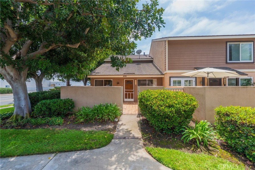 Price Reduced!
Charming Huntington Beach Townhome with Attached - Beach Townhome/Townhouse for sale in Huntington Beach, California on Beachhouse.com