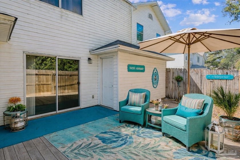 You'll love this updated 2-bedroom, 2.5-bath townhome with - Beach Home for sale in Navarre, Florida on Beachhouse.com
