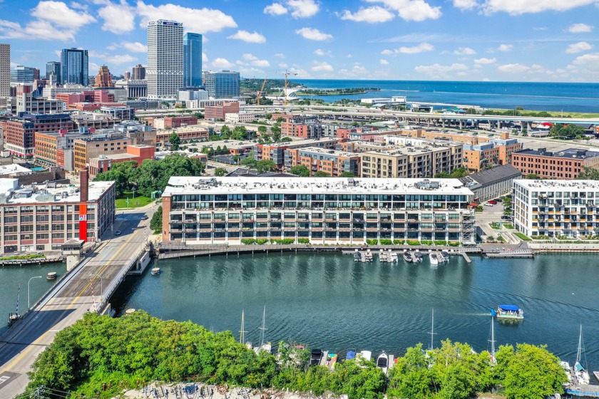 Located in Milwaukee's Historic Third Ward, this 2BR/2.5BA - Beach Condo for sale in Milwaukee, Wisconsin on Beachhouse.com