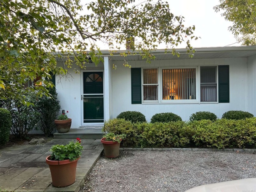 Dreaming of sunset dinners? As the day draws to a close, the sky - Beach Home for sale in Remsenburg, New York on Beachhouse.com