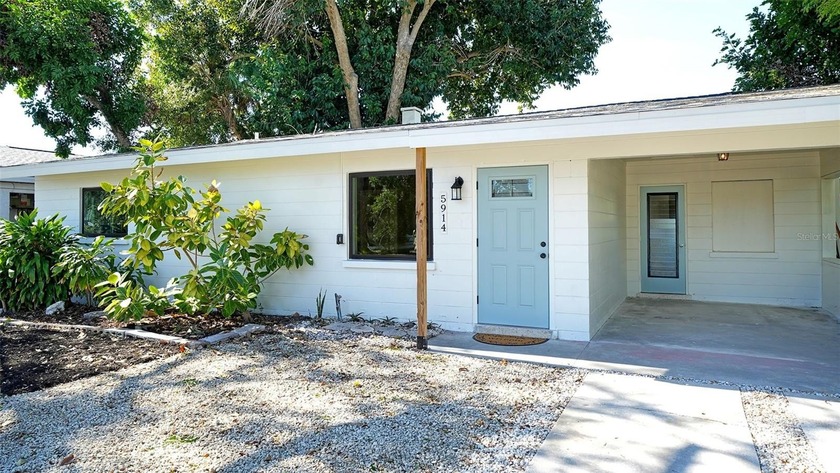 LOCATION, LOCATION, LOCATION!  Welcome to this beautifully - Beach Home for sale in Sarasota, Florida on Beachhouse.com