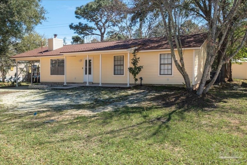 Welcome to this updated 3-bedroom, 2-bath home in Gulf Breeze - Beach Home for sale in Gulf Breeze, Florida on Beachhouse.com