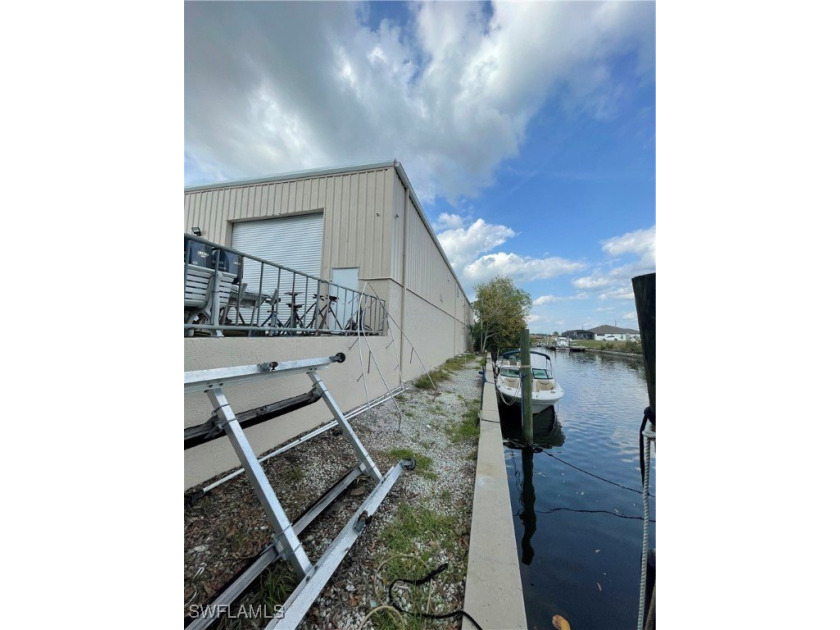 This 15,000 sq ft industrial building, located in a thriving - Beach Commercial for sale in Cape Coral, Florida on Beachhouse.com