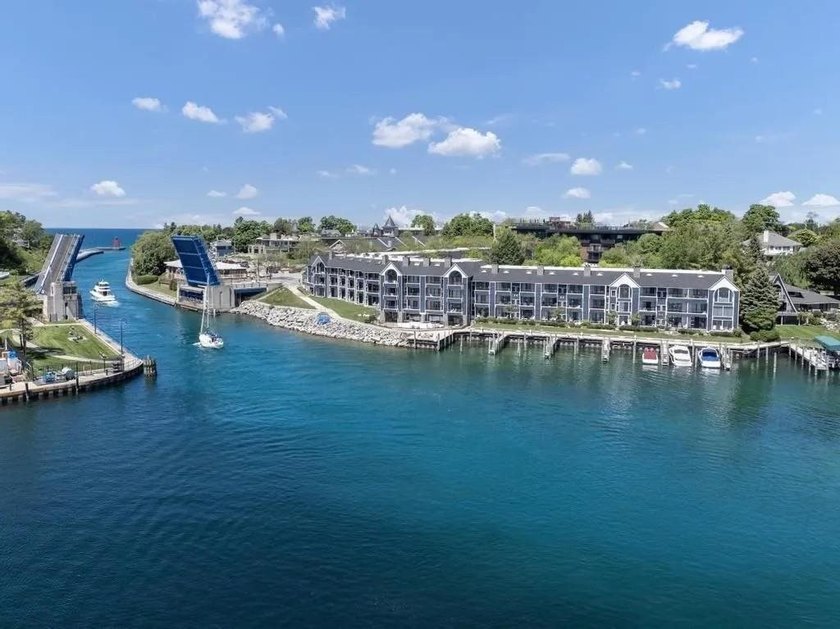 This is a one bed one bath ground floor Edgewater Quarter share - Beach Condo for sale in Charlevoix, Michigan on Beachhouse.com