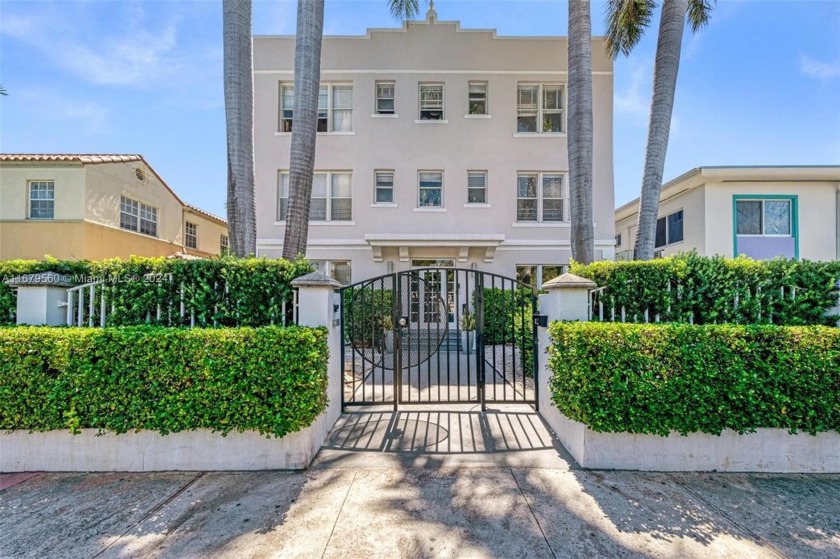 Sunlit corner 2-bedroom condo on the first floor, boasting an - Beach Condo for sale in Miami Beach, Florida on Beachhouse.com