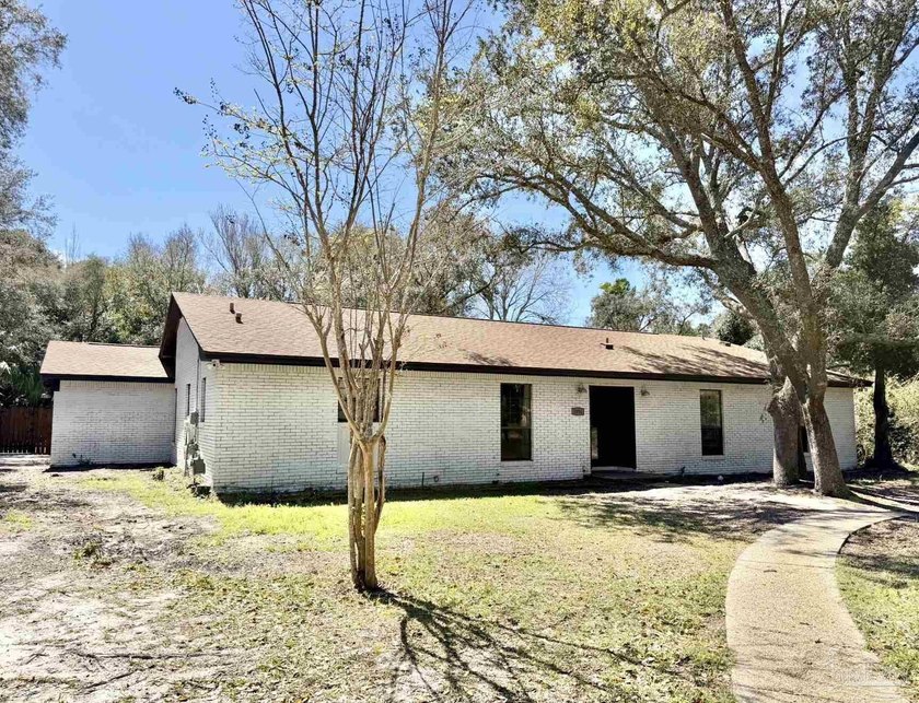 Come enjoy this lovely private pool and create your backyard - Beach Home for sale in Gulf Breeze, Florida on Beachhouse.com