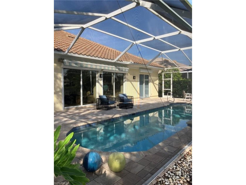 This gracious Island Walk home is the extended Carlyle model - Beach Home for sale in Naples, Florida on Beachhouse.com