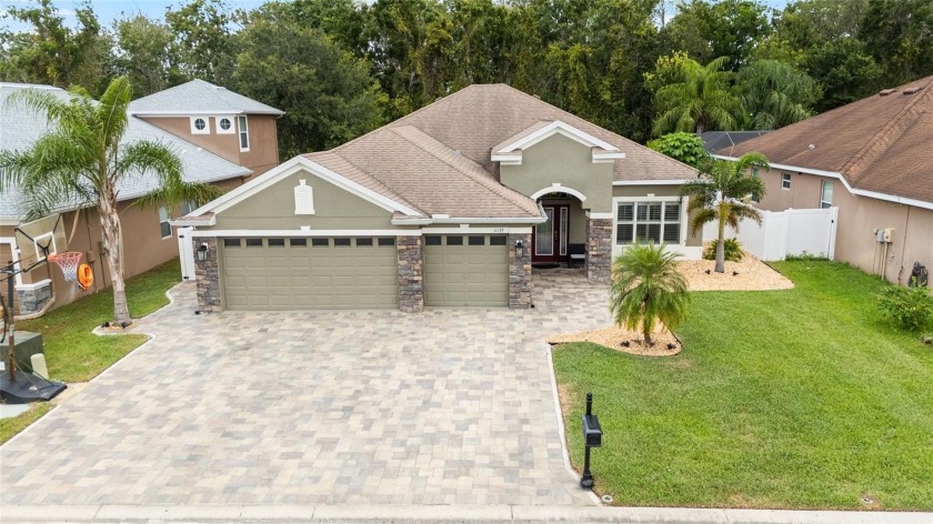 STUNNING HOME WITH STUNNING CURB APPEAL!! This home is a looker - Beach Home for sale in New Port Richey, Florida on Beachhouse.com