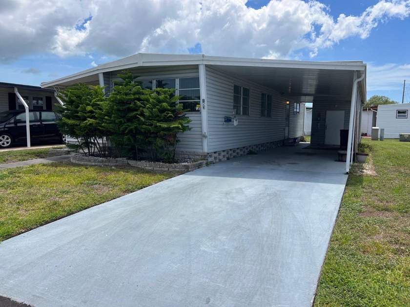 Enjoy the Florida lifestyle in this charming 1-bedroom, 1-bath - Beach Home for sale in Largo, Florida on Beachhouse.com