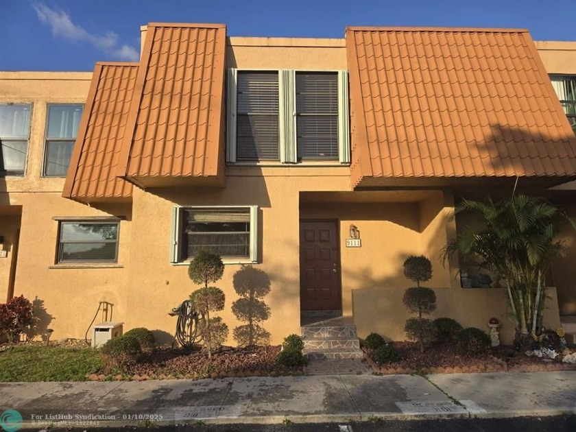 Check out this townhouse in Pembroke Pines. Updated kitchen with - Beach Condo for sale in Hollywood, Florida on Beachhouse.com