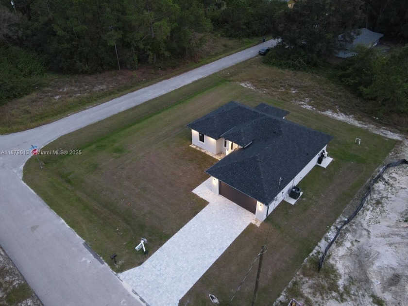 WELCOME TO YOUR DREAM HOME IN LEHIGH ACRES! THIS STUNNING SINGLE - Beach Home for sale in Lehigh Acres, Florida on Beachhouse.com