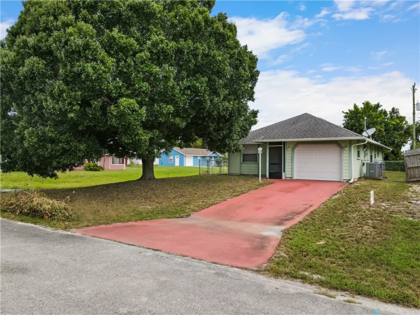 Welcome to this charming home on the desirable south side of - Beach Home for sale in Vero Beach, Florida on Beachhouse.com