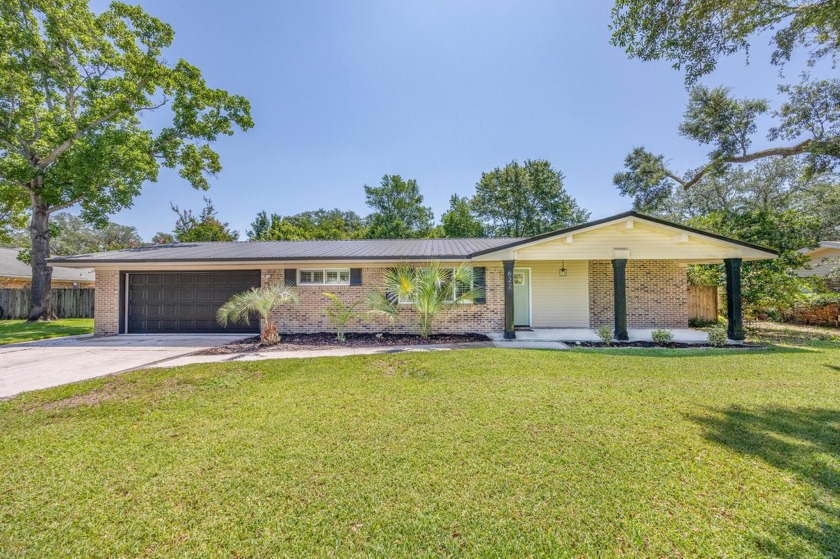 Great location!! Don't miss this 5 bed/3 bath pool home in the - Beach Home for sale in Fort Walton Beach, Florida on Beachhouse.com