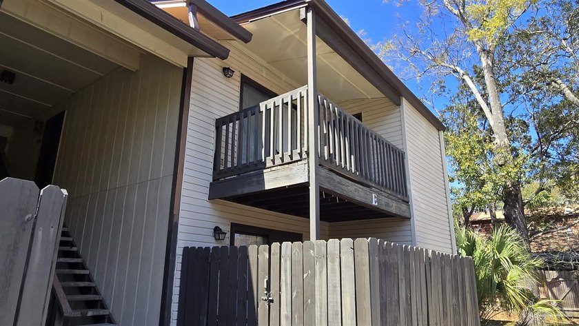 Welcome to this beautifully maintained 2-bedroom, 2-bath condo - Beach Condo for sale in Pensacola, Florida on Beachhouse.com