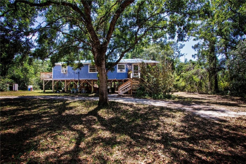 Explore the possibilities with this 2-bedroom, 2-bathroom home - Beach Home for sale in Wimauma, Florida on Beachhouse.com