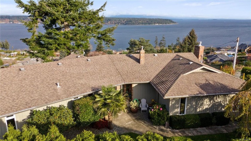 Welcome to West Coast living in Campbell River! This - Beach Home for sale in Campbell River,  on Beachhouse.com