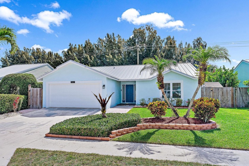 Completely Renovated Gem in the Heart of Jupiter! Move right in - Beach Home for sale in Jupiter, Florida on Beachhouse.com