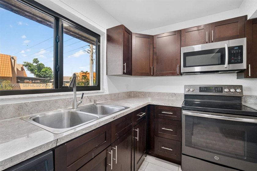 Price Reduced - Re: Show This One! Buyer Opportunity just got - Beach Townhome/Townhouse for sale in Pembroke Pines, Florida on Beachhouse.com